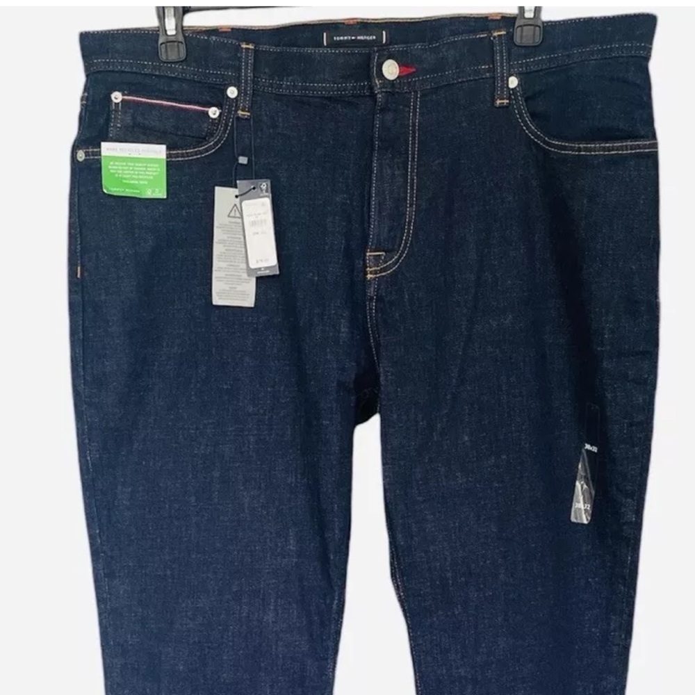 NWT Designer Tommy Hifiger dark wash straight jeans, Sz-38x32